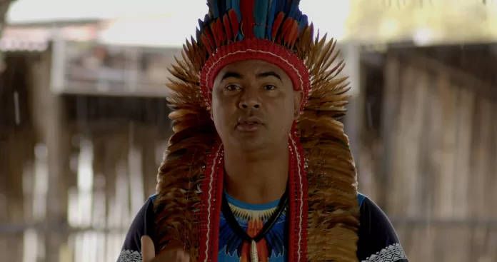 Cena do documentário Eu Nativo mostrando a vivência de povos indígenas no Norte do Brasil.