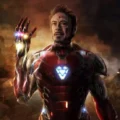 Jon Favreau comenta tentativa de impedir morte de Tony Stark em Vingadores: Ultimato e revisita bastidores do MCU e escolha de Robert Downey Jr.