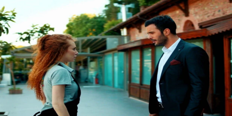 Cena dos protagonistas Defne e Ömer na novela turca Amor de Aluguel