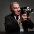 Zico em imagens de arquivo no documentário O Samurai de Quintino durante registros da carreira e vida pessoal