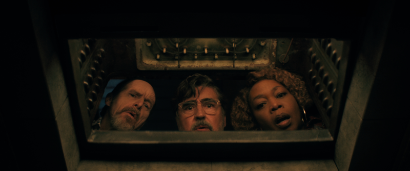 Denis O'Hare como Wally, Alfred Molina como Sam, Alfre Woodard como Judy em 'The Boroughs'