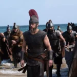 Christopher Nolan durante o processo de edição em película 70mm de A Odisseia.