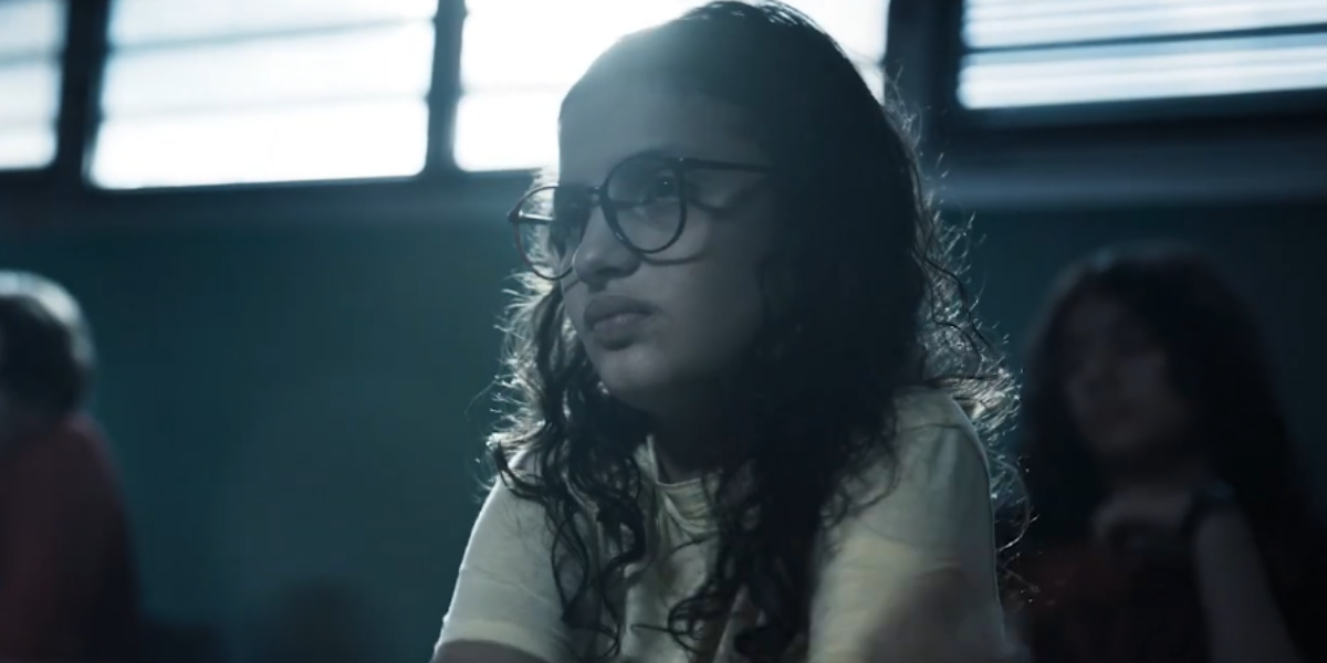 Cena de ALPHA no novo trailer divulgado antes da estreia do filme de Julia Ducournau no Brasil.