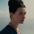 Anne Hathaway como Penélope em A Odisseia, filme de Christopher Nolan baseado na obra de Homero.