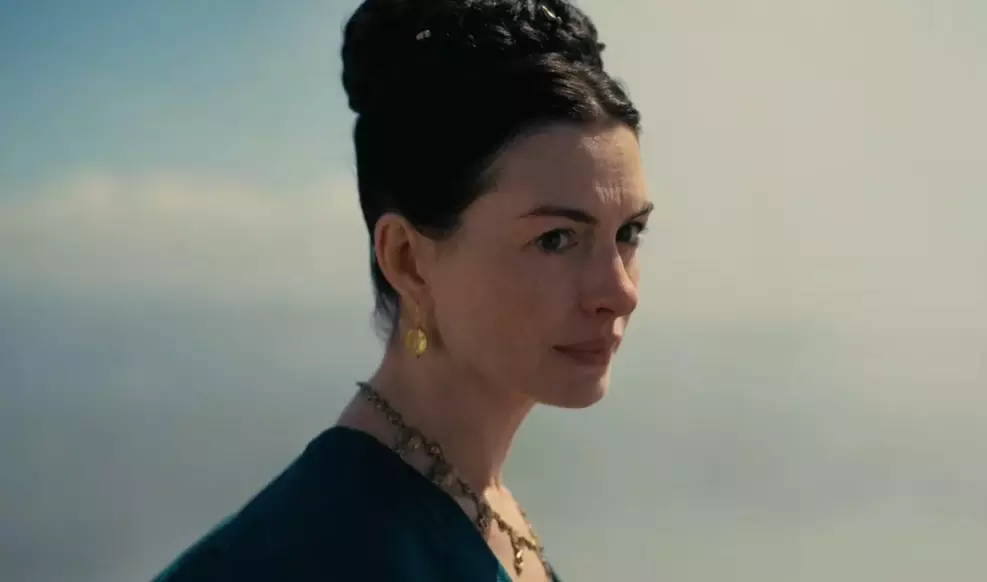 Anne Hathaway como Penélope em A Odisseia, filme de Christopher Nolan baseado na obra de Homero.