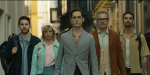 Cena de Berlim no spin-off da Netflix destacando o lançamento do trailer da nova temporada ambientada no universo de La Casa de Papel.