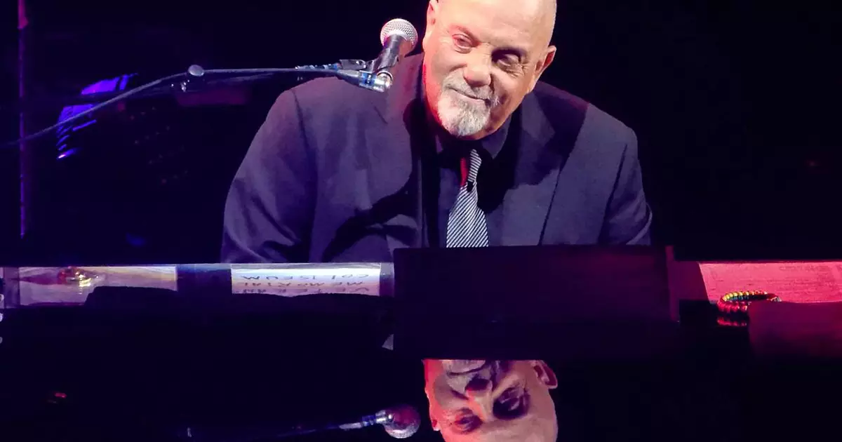 Billy Joel em apresentação ao vivo durante turnê musical.