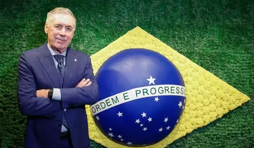 Carlo Ancelotti em projeto de documentário produzido por Paolo Sorrentino durante Cannes.