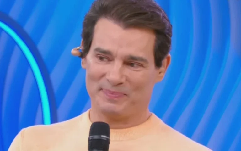 Celso Portiolli emocionado ao receber homenagem no SBT; apresentador expôs mensagem íntima