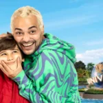 Eduardo Sterblitch e Pedro Burgarelli em cena de Dois é Demais em Orlando nos parques da Universal.
