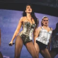 Dua Lipa move ação judicial contra a Samsung alegando uso indevido de imagem em campanha de televisores.