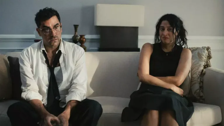 Dan Levy em Erros Épicos, série da Netflix renovada para a segunda temporada após estreia recente