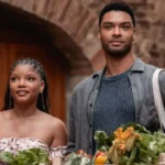Imagem promocional de “Eu & Você Na Toscana” destaca Halle Bailey e Regé-Jean Page na comédia romântica ambientada na Itália.