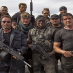 Anúncio de Expendabelles durante o Festival de Cannes 2026 ligado à franquia Os Mercenários.