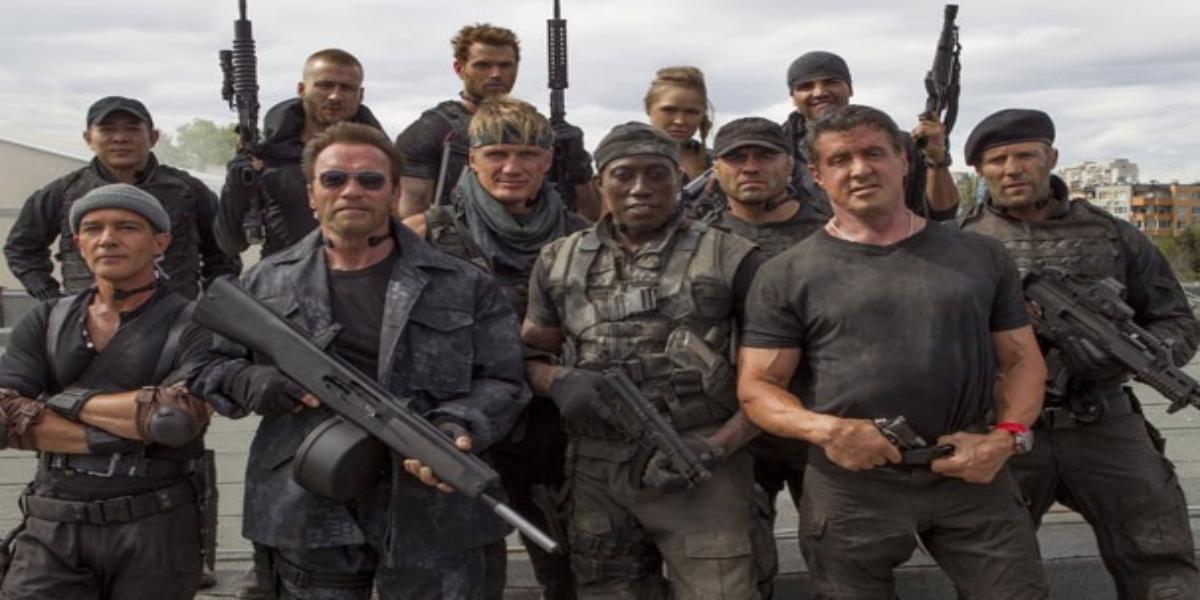 Anúncio de Expendabelles durante o Festival de Cannes 2026 ligado à franquia Os Mercenários.