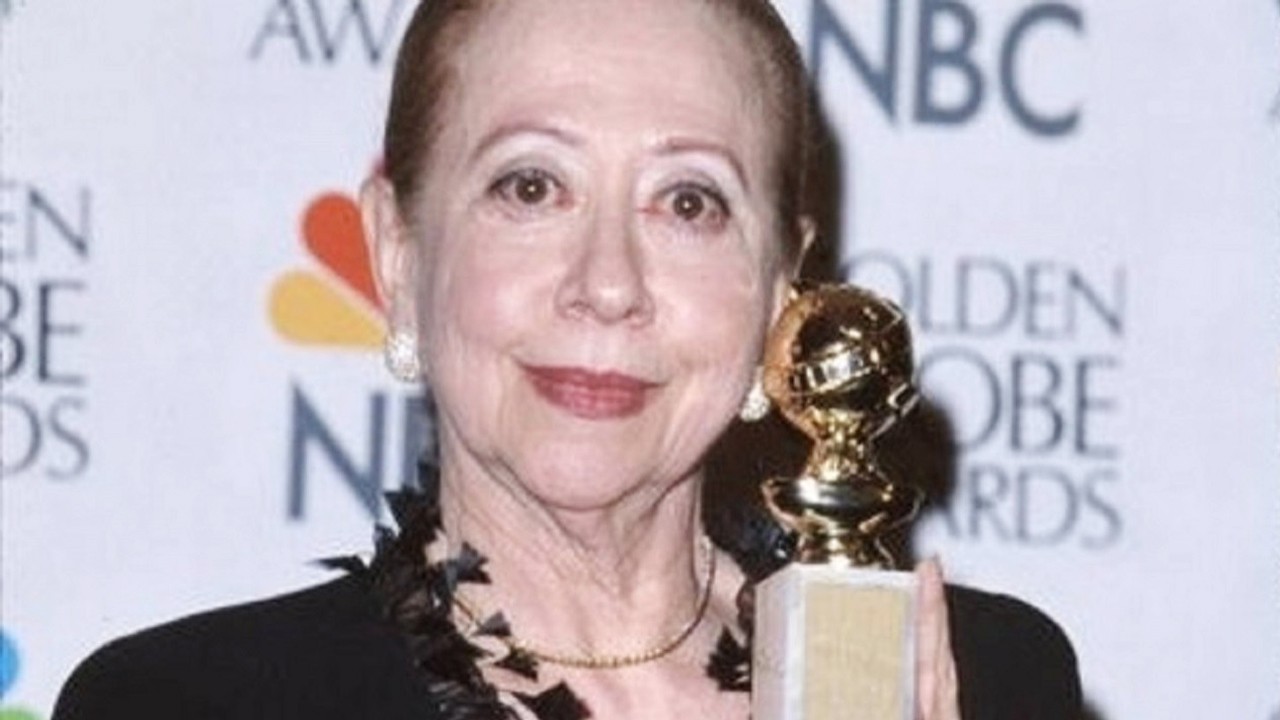 fernanda-montenegro-globo-de-ouro Fernanda Montenegro recebe troféu especial do Globo de Ouro durante cerimônia no Rio de Janeiro.