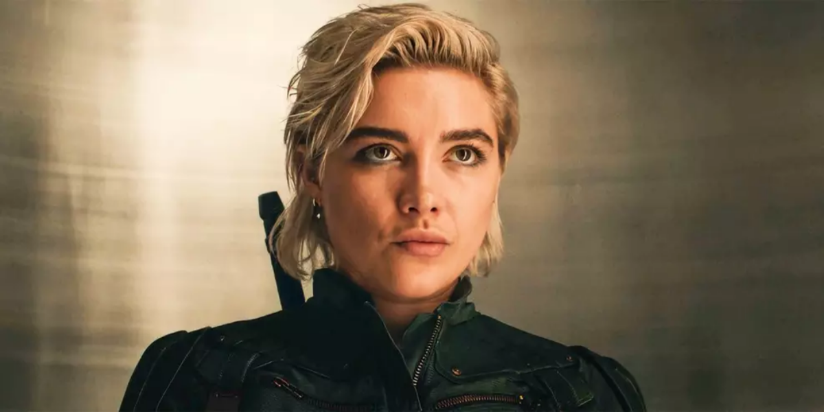 Florence Pugh em evento de divulgação de A Biblioteca da Meia-Noite, adaptação do best-seller de Matt Haig.