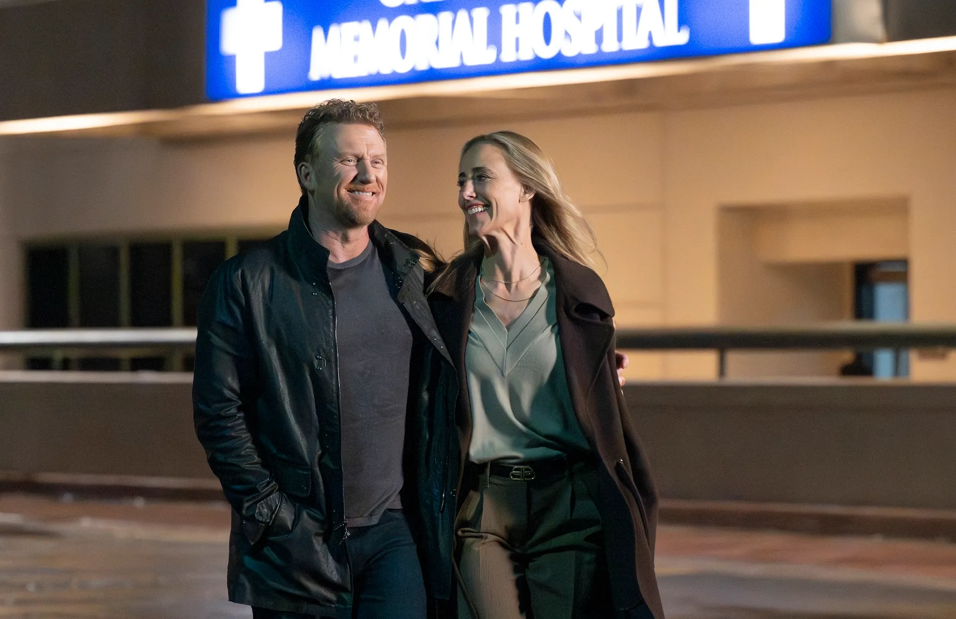 Final de Grey’s Anatomy mostra Meredith Grey refletindo sobre novo casamento após acidente envolvendo Nick Marsh.