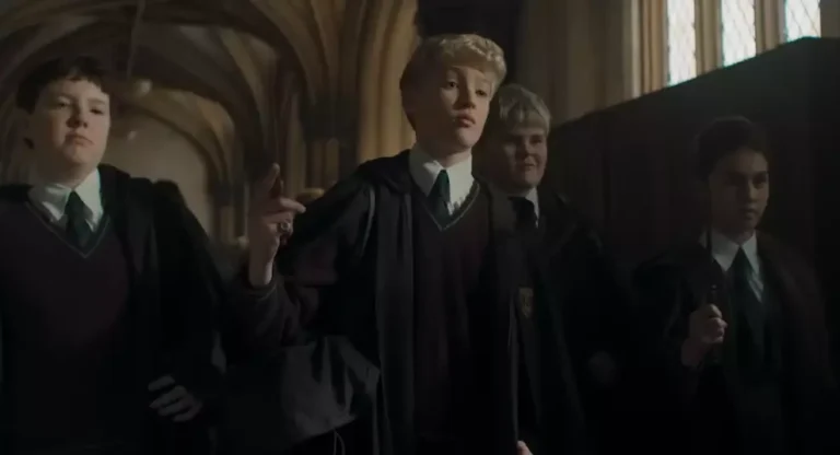 Elenco da nova série de Harry Potter e atores dos filmes originais se encontram no BAFTA TV Awards em Londres.
