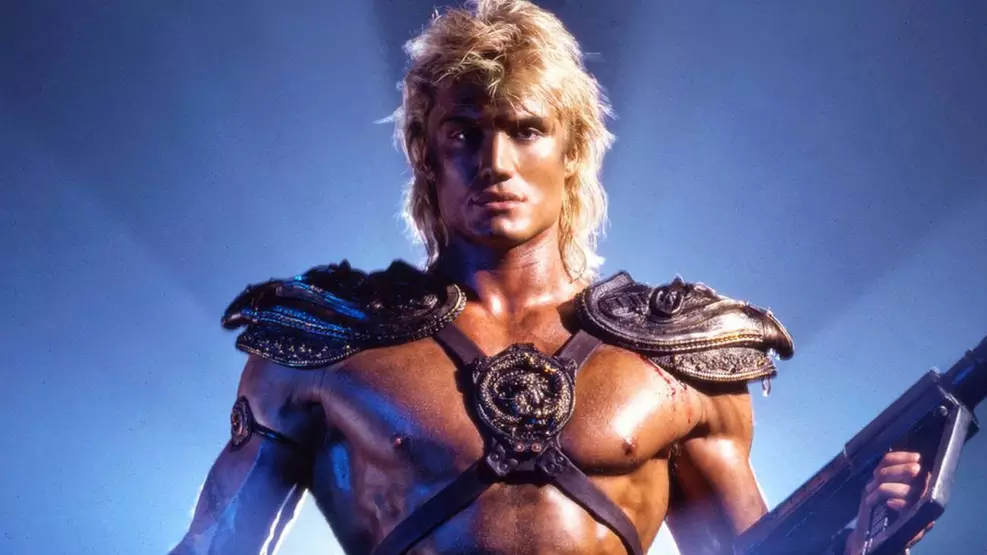 Dolph Lundgren e Nicholas Galitzine juntos na première de He-Man: Mestres do Universo.