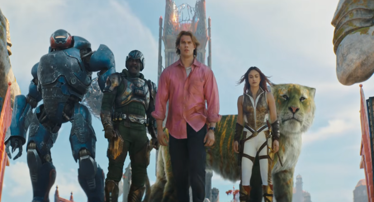 Nicholas Galitzine como He-Man em cena do trailer final do live-action Mestres do Universo.