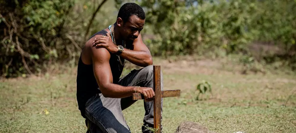 Impuros 6ª temporada mostra Evandro em ruptura após ataque à família em nova fase da série no Disney+