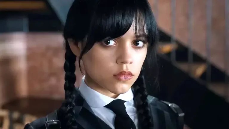 Jenna Ortega em evento de divulgação de Lily May B, novo filme de Leos Carax.