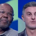 Luciano Huck durante intervenção ao vivo no programa ao prometer ajuda odontológica a participante