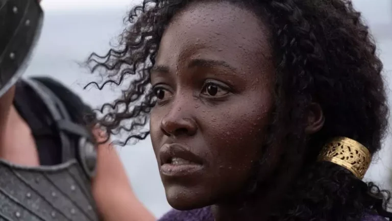 Lupita Nyong'o comenta críticas sobre sua escalação em A Odisseia durante entrevista sobre o novo épico da Universal.