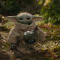 Din Djarin e Grogu em cena de Star Wars O Mandaloriano e Grogu com estética espacial da Lucasfilm