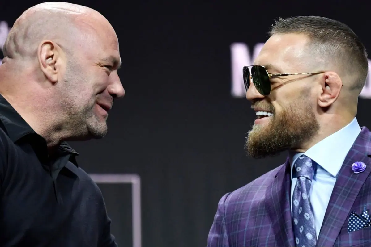 Dana White comenta possível retorno de Conor McGregor ao UFC em entrevista sobre negociações em andamento para o verão de 2026