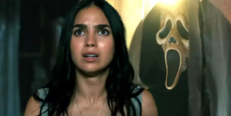 Melissa Barrera comenta bastidores de “Pânico 7” em entrevista, relembrando sua saída da franquia de terror da Paramount Pictures.
