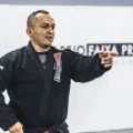 Melqui Galvão em aula de jiu-jitsu.