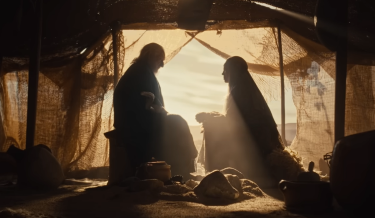 Ben Kingsley interpreta Moisés em nova série bíblica derivada de Casa de Davi no Prime Video