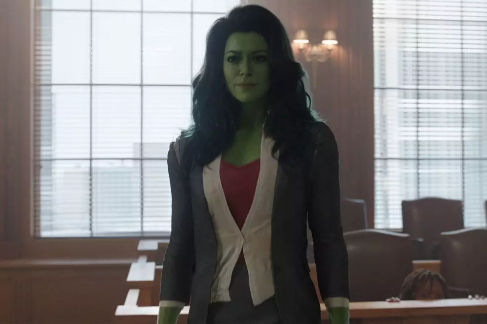 Tatiana Maslany comenta a possibilidade de a Mulher-Hulk aparecer em filmes dos Vingadores no MCU.