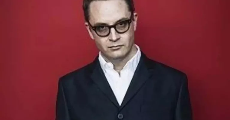Nicolas Winding Refn em evento no Festival de Cannes durante divulgação de projetos.