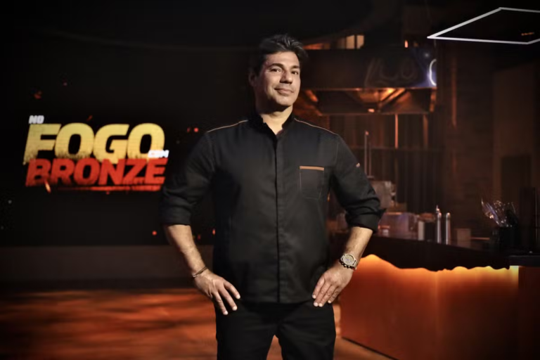 Felipe Bronze no reality No Fogo com Bronze, programa do GNT focado em disputas de churrasco na brasa.