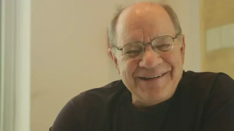 Paul Schrader em evento de cinema após comentar experiência com inteligência artificial.