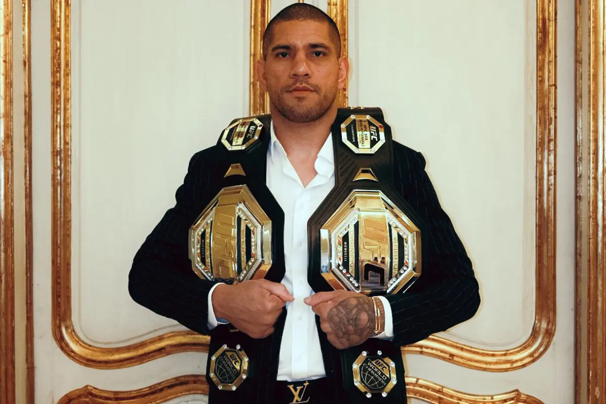 poatan-cinturao-interino-ufc-ciryl-gane Alex “Poatan” Pereira em encarada antes de luta no UFC, focado no confronto contra Ciryl Gane.