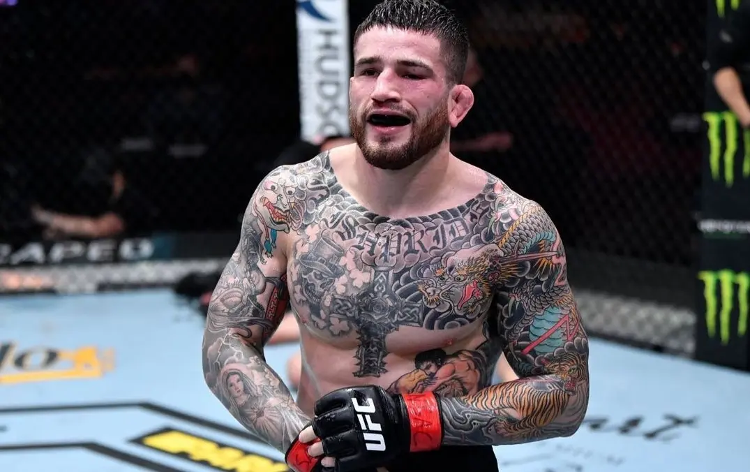 Sean Brady domina Joaquin Buckley no UFC 328 com forte atuação no grappling ao longo de três rounds.
