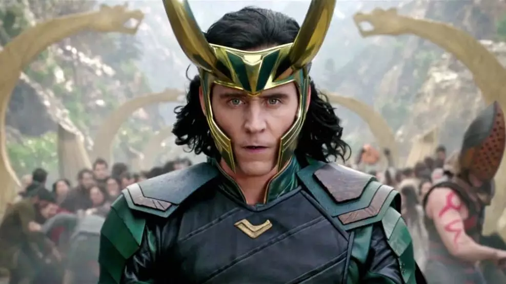 Tom Hiddleston como Loki em Vingadores: Apocalipse da Marvel Studios