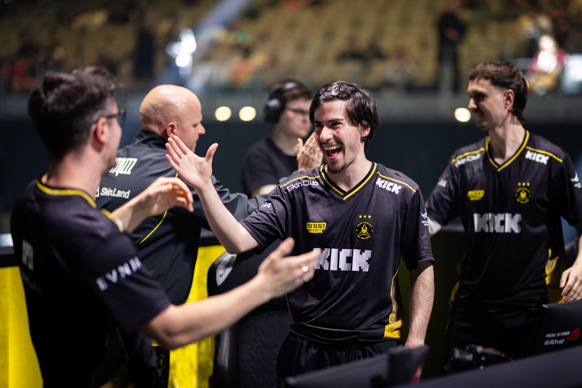 vitality-navi-blast-rivals Vitality celebra vitória sobre a Natus Vincere na final da BLAST Rivals Season 1