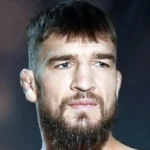Yaroslav Amosov finaliza Joel Alvarez no UFC 328 e se coloca como nome forte nos meio-médios.
