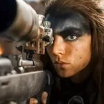 Anya Taylor-Joy durante a divulgação de Furiosa após revelar divergências criativas nos bastidores do filme.