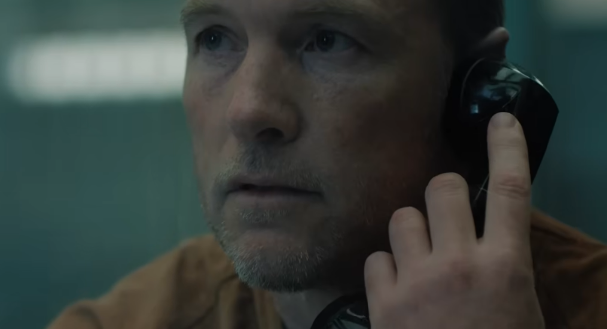 Sam Worthington aparece no trailer de Eu Vou Te Encontrar, nova série de suspense da Netflix baseada em Harlan Coben.
