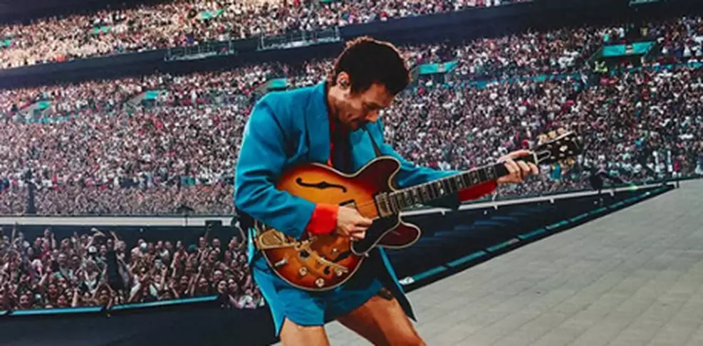 harry-styles-engasgo-show Harry Styles durante show da turnê Together, Together em Wembley após incidente no palco