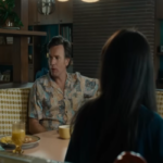 O Fim da Rua mostra dinossauros causando caos em bairro suburbano no novo filme da Warner.