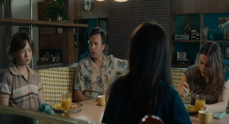 O Fim da Rua mostra dinossauros causando caos em bairro suburbano no novo filme da Warner.