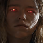 Milly Alcock como Supergirl em cena do trailer final de Supergirl, que mostra o retorno de Superman e a presença de Lobo.