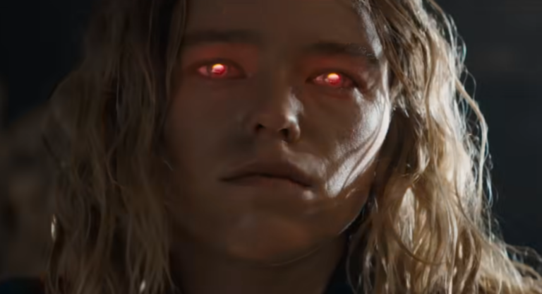 Milly Alcock como Supergirl em cena do trailer final de Supergirl, que mostra o retorno de Superman e a presença de Lobo.